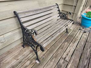 lot 83 image: Vintage Cast Iron Garden Bench