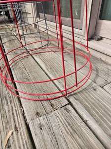 lot 130 image: Collection of Garden Tomato Cages