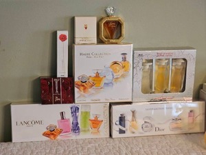 lot 160 image: Perfume Sampler & Mini Bottle Collection  Lancome  Dior 