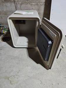 lot 93 image: Sentry Fire Safe 1250