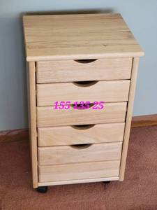 lot 104 image: Handy 5 Drawer Rolling Craft Storage Cabinet