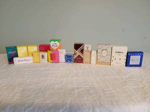 lot 164 image: Boxed Perfume Sampler & Mini Bottle Collection  Bulgari  Ferragamo  Ricci 