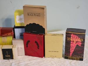 lot 167 image: Boxed Perfume Sampler & Mini Bottle Collection  Liz Taylor  Valentino  Prada
