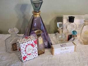 lot 73E image: Miniature Perfume Bottle Collection (E)