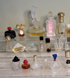 lot 73F image: Miniature Perfume Bottle Collection (F)