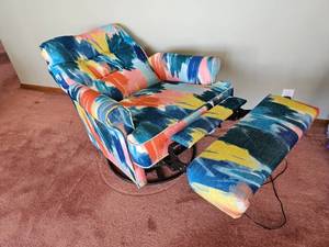 lot 16B image: Pop of Color Electric Recliner from Best Furnishings