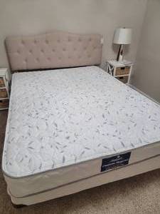 lot 24 image: Modern Grey Tufted Bed Set