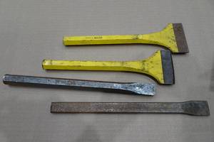 lot 233 image: 4 Chisels