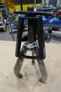 Heavy Duty 7 Caged Puller