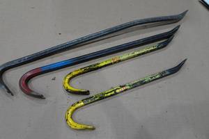 lot 359 image: 4 Wrecking Bars