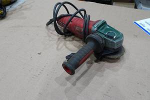 lot 363 image: Milwaukee 4-12 Corded Angle Grinder