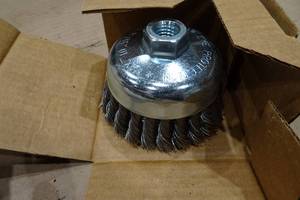 lot 370 image: Anchor 4 Knot Wire Cup Brush