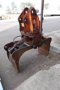 lot 4 image: Trash Handling Hydraulic Grapple
