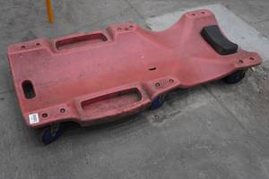 lot 106 image: Molded Plastic Creeper