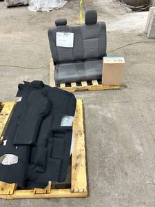 lot 389 image: 2020 Ford F-450 Rear Seat