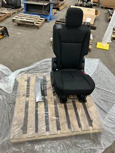 lot 385 image: 2018 Ford Expedition Rear Captains Seat - Passenger Side