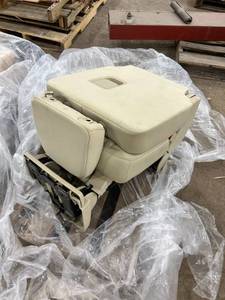 lot 393 image: 2017 Ford Expedition Rear Captains Seat