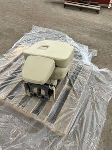 lot 386 image: 2017 Ford Expedition Rear Captains Seat