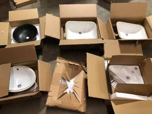Lot of Assorted Bathroom Items Various Models and Conditions Customer Returns See Pictures