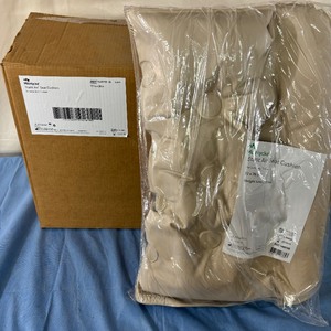 lot 17 image: MSRP $250  1 Case (4 each per case) NEW Molnlycke 1400108-10 22 x 28 Foam Static Air Bariatric Wheelchair Seat Cushions - 600lb Capacity - Prevents Pressure Ulcers