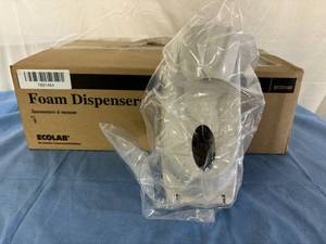lot 117 image: Lot of 4 NEW Ecolab 92723188 Huntington Foam Dispensers&nbsp
