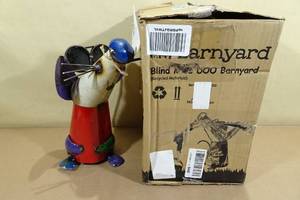 lot 44 image: Barnyard Lawn Ornament Blind Mice Dee 13x9.8x7.9