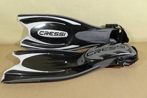 lot 105 image: Cressi Frog Plus Adult Open Heel Scuba Diving Fins -ML