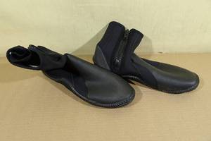 lot 106 image: Cressi Minorca Long 3mm Neoprene Adult Anti-Slip Sole Boots -Mens 13, Womens 14