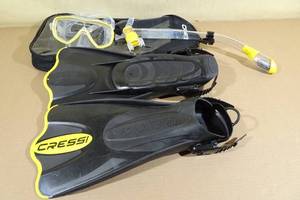 lot 115 image: Cressi Adult Palau Fin Snorkel Set -Fin Size ML, BlackYellow