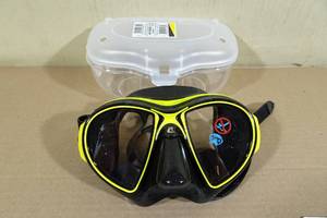lot 120 image: Cressi Air Dark Dive Mask -BlackYellow