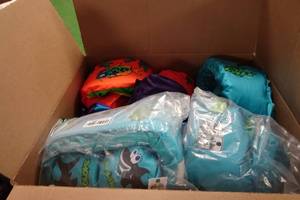 lot 157 image: 8 Body Glove Paddle Pals Kids Life Vests