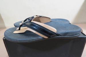 lot 221 image: Vionic Womens Tide Sandals -Size 10