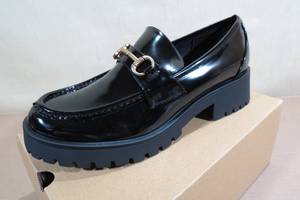 lot 227 image: Womens Black Loafers -Size 11