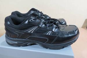 lot 229 image: Vionic Mens Sneakers -Size 13