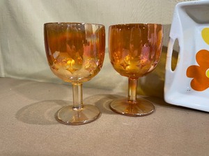 lot 236 image: Vintage Glassware - Figgjo Anne Marie Pieces, Iridescent Goblets