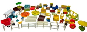 lot 125 image: VTG. FISHER PRICE LITTLE PEOPLE FIGURES ANIMALS CARS BARN HOUSE TOY BOAT ETC.