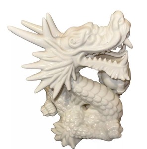 lot 132 image: Vtg Fitz & Floyd White Chinoiserie Blanc de Chine Imperial Temple Dragon Statue