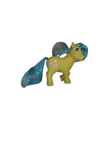 lot 136 image: Lot of 9 My Little Pony figures with accessories Vintage And A Few From 992000