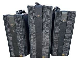 lot 144 image: Vintage Hartmann Belting Leather & Grey Tweed SuitcaseLuggage Travel Bag Set