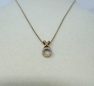 lot 12 image: ELEGANT 14K GOLD DIAMOND CIRCLE PENDANT NECKLACE