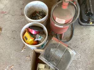 Sand Blasting Tank With Odds & Ends