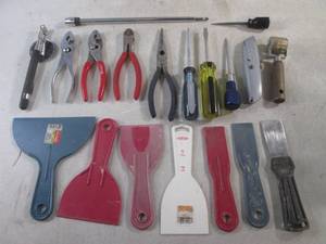 lot 182 image: (EC1) Assorted Hand Tools...