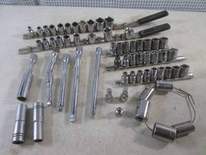 lot 186 image: (EC1) Assorted Sockets and Extensions Mostly 38 Drive