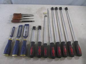 lot 197 image: (EC1) Extra Deep Wood Chisels, Other Wood Chisels and Machinist Metal Scrapers