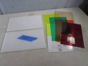 lot 204 image: (G-1) 2 UHMW Plates 8 x 13 34 x 14 and Color Filter Films