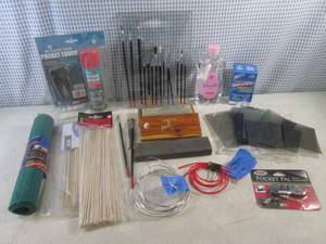 lot 206 image: (D-3) Lot of Misc - See Photos for Details