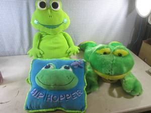lot 214 image: (BR1) 2 Large Plush Frogs and Frog Pillow