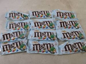 lot 256 image: (B-1) 12 Bags Crunchy Cookie M&ampMs Past Date