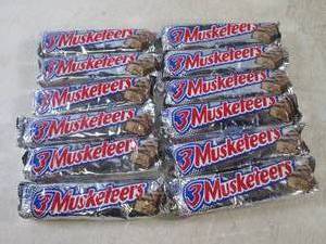 lot 273 image: (B-1) 12 - 3 Musketeers Candy Bars Past Date