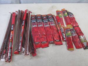 lot 384 image: (EC2) 24 Assorted Jack Links Snacks Past Date